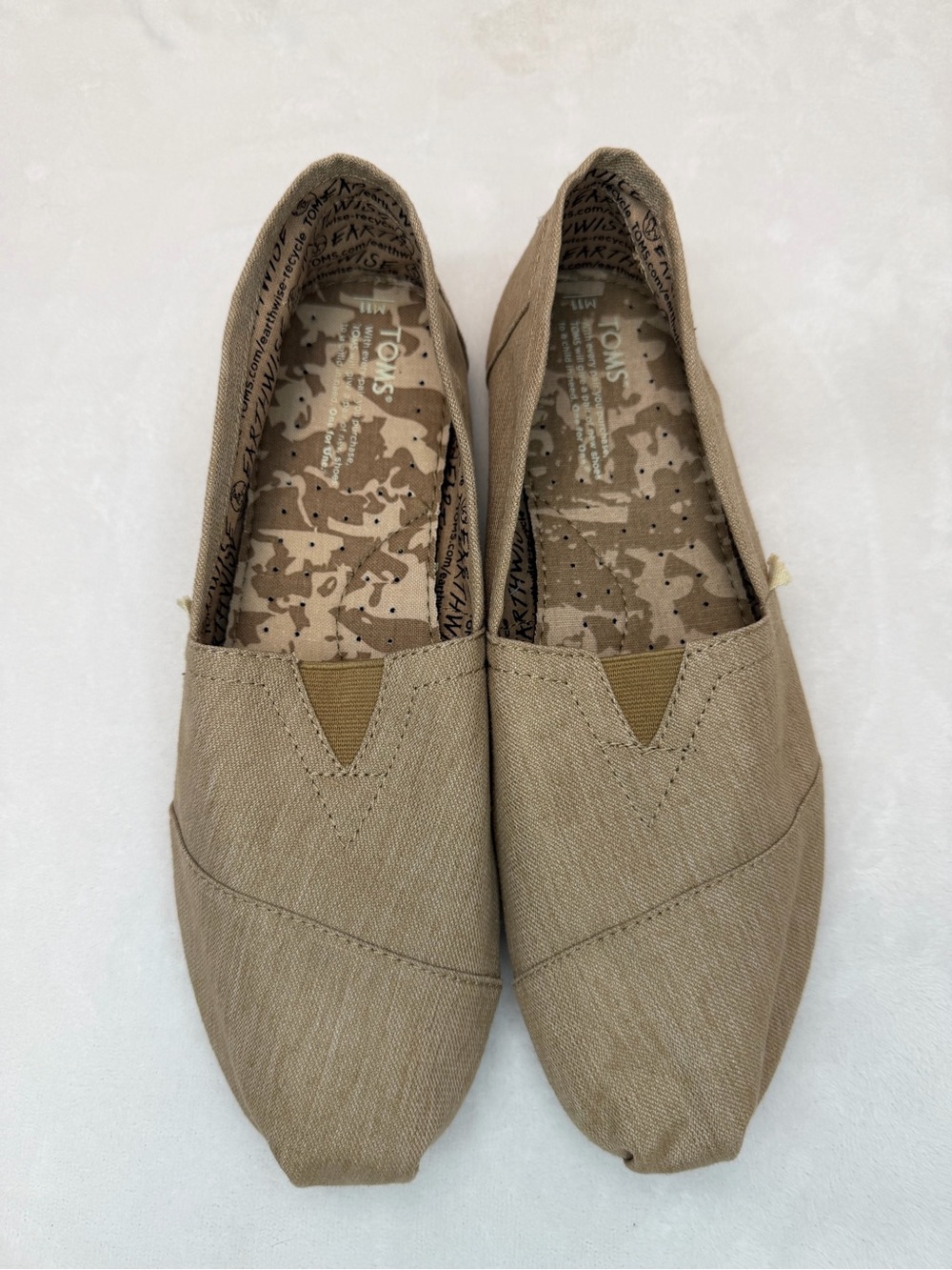 TOMS Classic Canvas Slip On Shoes Men's Size 11 Brown Khaki Loafers NO BOX